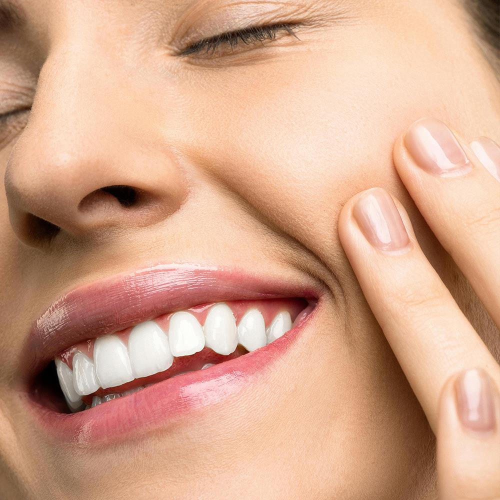 BrightSmile™ – Sbiancamento dentale ispirato ai trattamenti professionali da utilizzare a casa